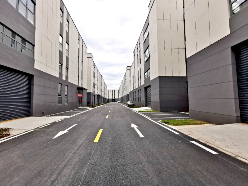 低首付,快速路旁,高速口首層8米1的2.5層標準框架結構廠房