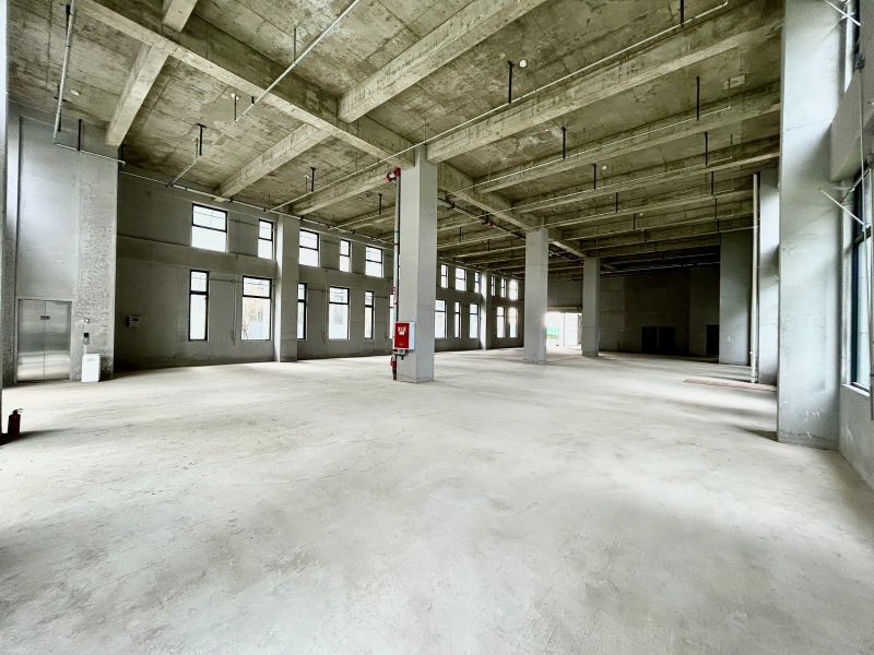 現(xiàn)房廠房出租，可辦公生產(chǎn)研發(fā)，可環(huán)評可工業(yè)上樓