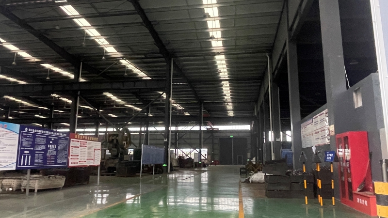 單層鋼結構廠房出售、出租,層高12.8米,售價、租金可面議,高速2公里