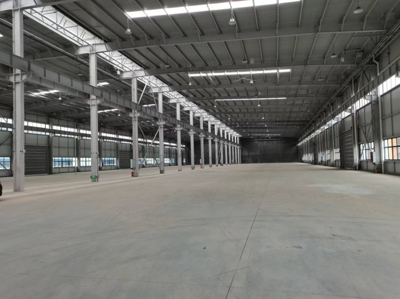 航空港丙二類單層12米高帶10噸行車軌道鋼結(jié)構(gòu)廠房