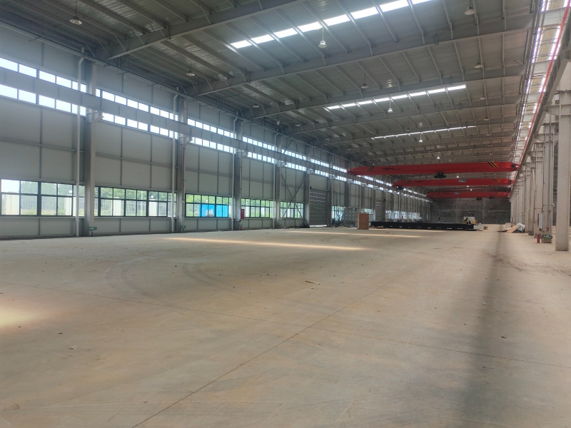 新津工業(yè)園 丙二類廠房 高13米 長度132米 動力電足