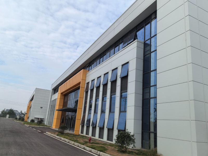 成都辦公樓出租，1-3層1500平米，也可生產(chǎn)住宿