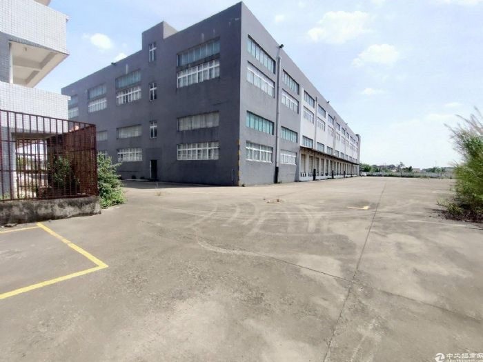 白云區新出標準獨棟高臺廠房9100平,空地8500,高7.5米,可分租,拖車可進