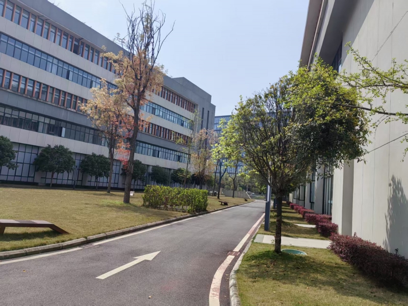 新都石板灘 到市區(qū)20分鐘 13-20元 18個月免租期 綜合成本只要幾塊錢