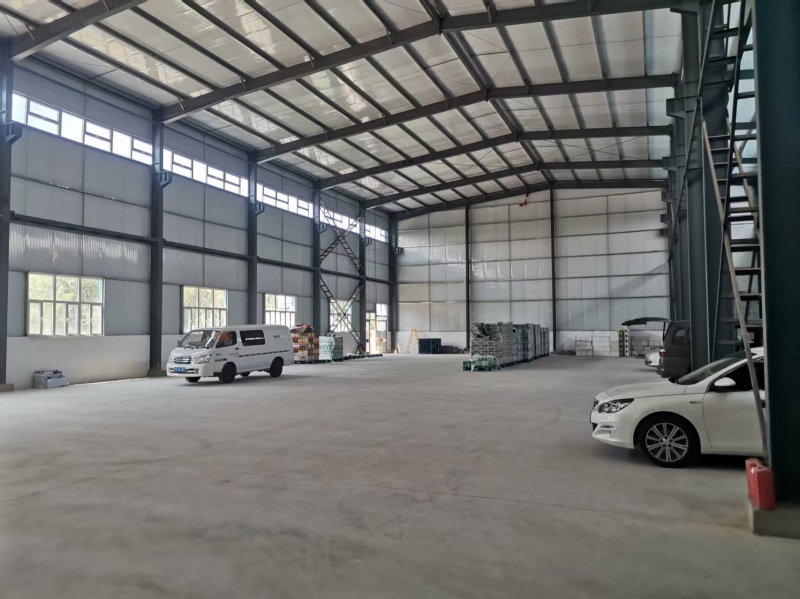 北京西張家口懷來(lái)1200和1100平米高頂廠庫(kù)房出租