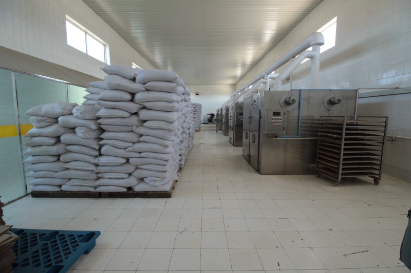 遼寧朝陽(yáng)21000平廠房場(chǎng)地出租出售，水電齊全，臨近高速口，可多方式參與。