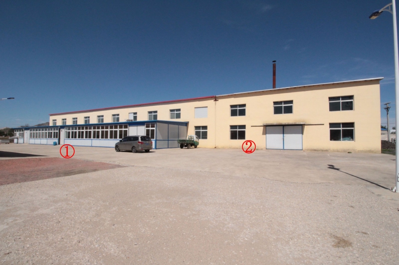 遼寧朝陽(yáng)21000平廠房場(chǎng)地出租出售，水電齊全，臨近高速口，可多方式參與。