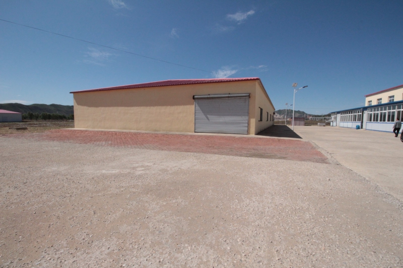 遼寧朝陽(yáng)21000平廠房場(chǎng)地出租出售，水電齊全，臨近高速口，可多方式參與。