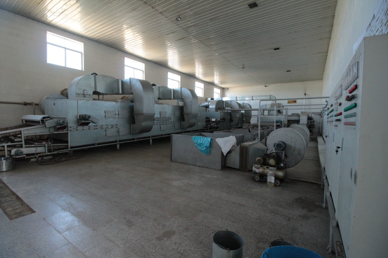 遼寧朝陽(yáng)21000平廠房場(chǎng)地出租出售，水電齊全，臨近高速口，可多方式參與。