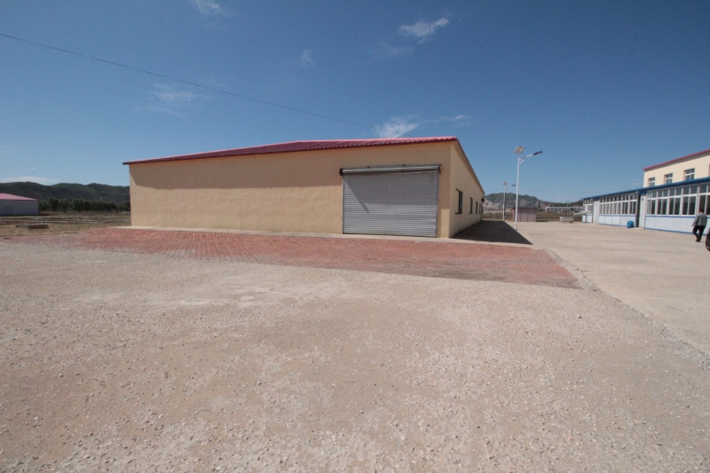 遼寧朝陽21000平廠房場地出租出售,水電齊全,臨近高速口,可多方式參與。