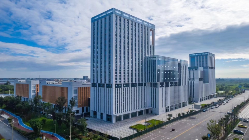 彭州市經開區雙湖科技孵化園匯通湖旁